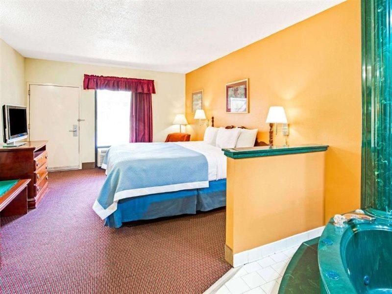 Days Inn By Wyndham Covington Exteriör bild