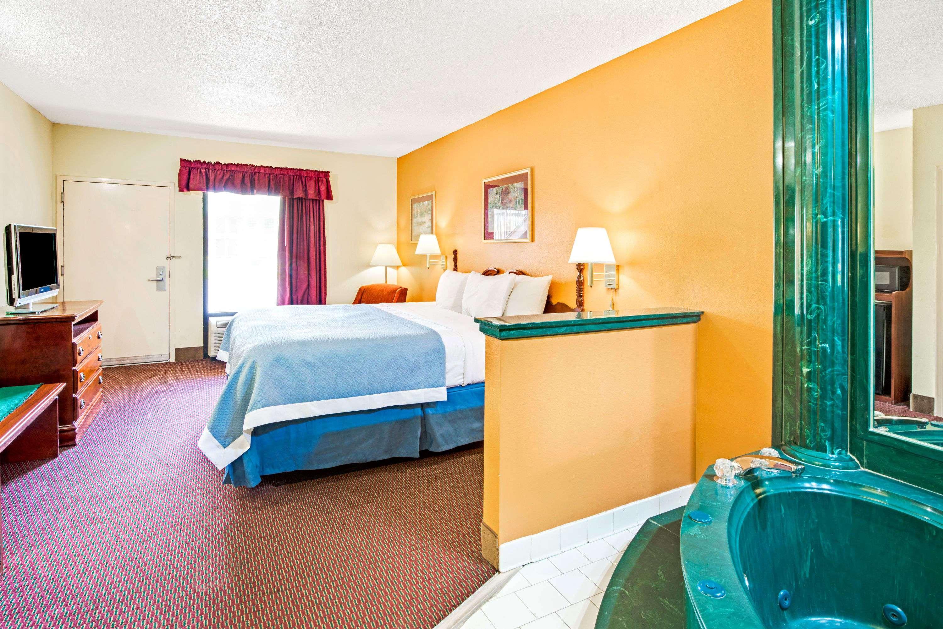 Days Inn By Wyndham Covington Exteriör bild